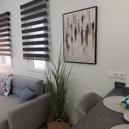 Omega アパート カテリーニ